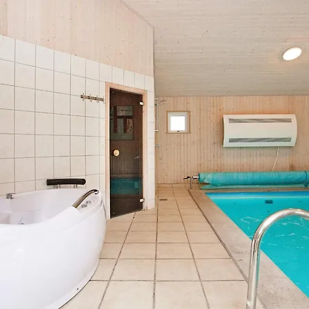10 Person In Gilleleje-by Traum *