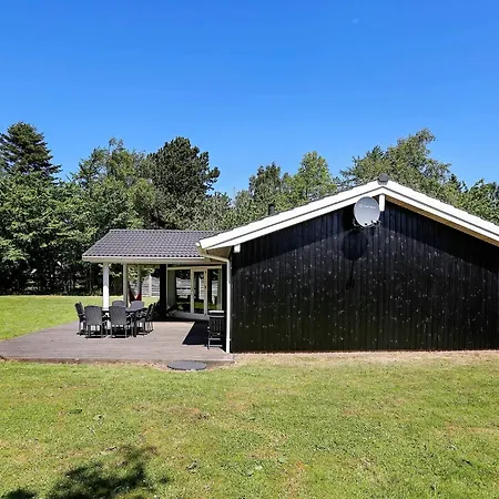 10 Person In Gilleleje-by Traum Gilleleje